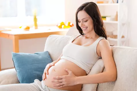 gestante feliz sorrindo contagem gestacional ícone