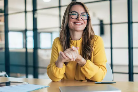 mulher cliente feliz satisfação