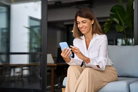cliente feliz celular aplicativo guia fácil