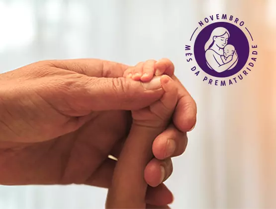 mão bebê e mão adulto